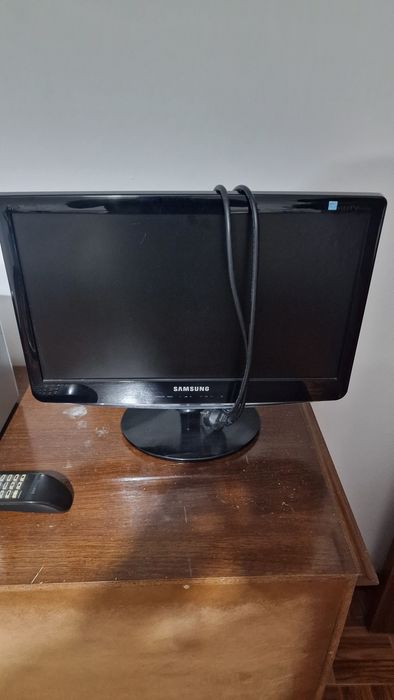 Monitor/TV64575407906819120