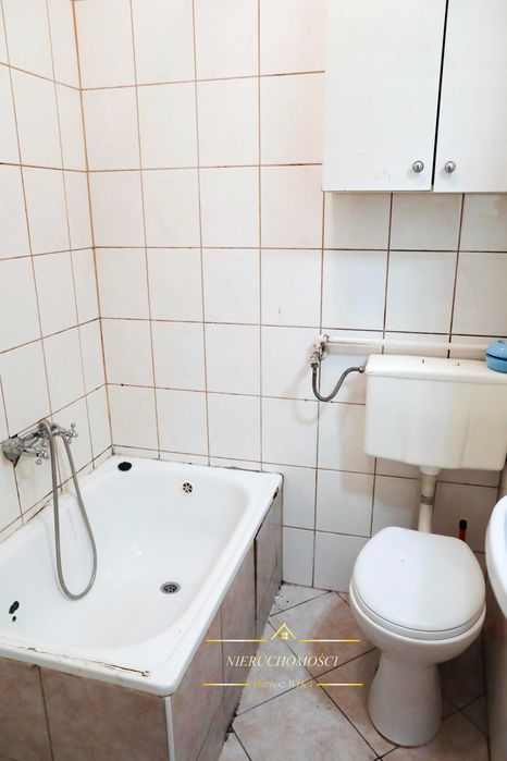 Przestronne i jasne mieszkanie na I piętrze .