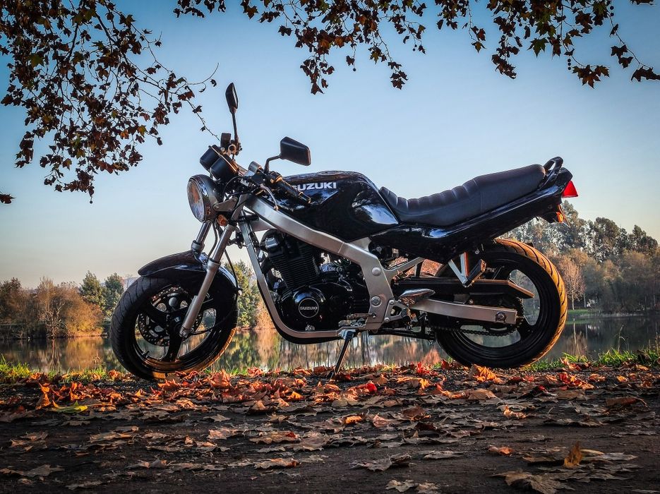 Suzuki GS500E restaurada