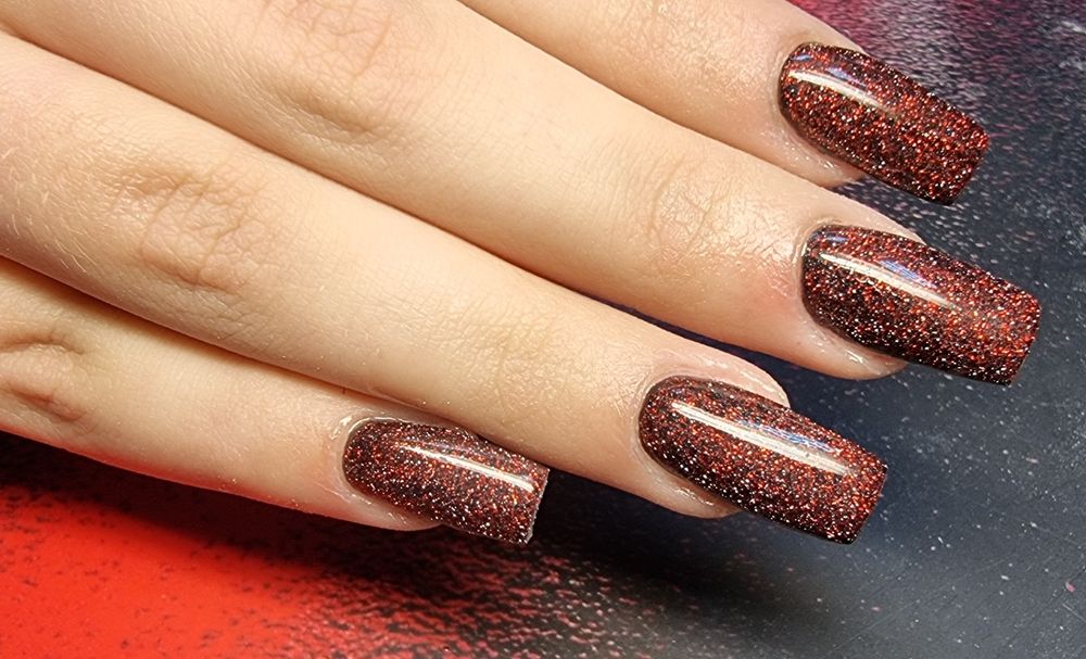 Нарощування нігтів