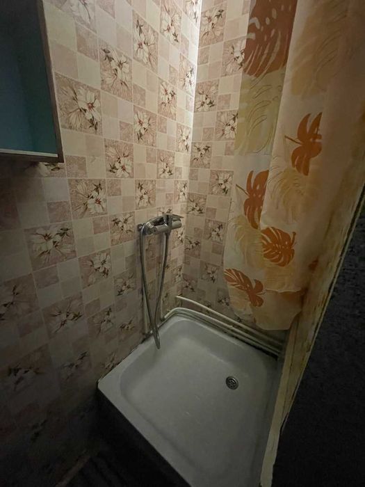 Продаю комнату в общежитии ( Р-н Центр.рынка ) и1