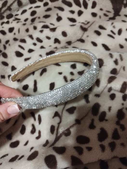 Обруч для волос в стразах