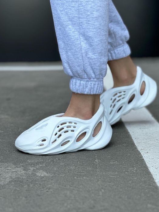 Женские шлепанцы Adidas Yeezy Foam Runner, yezzy foam runner, изики