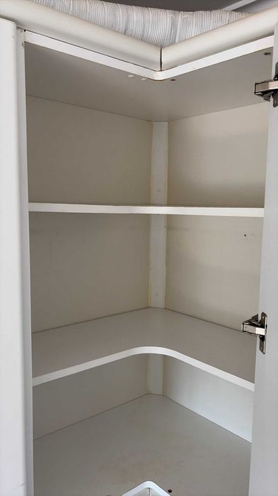 Cozinha completa com móveis, bancada e lava-loiça – Barreiro