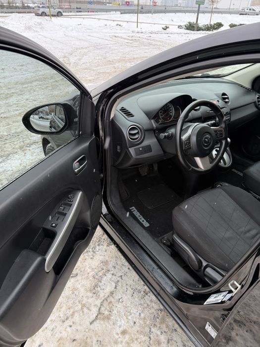 Мазда 2 автомат 2011 Mazda 2