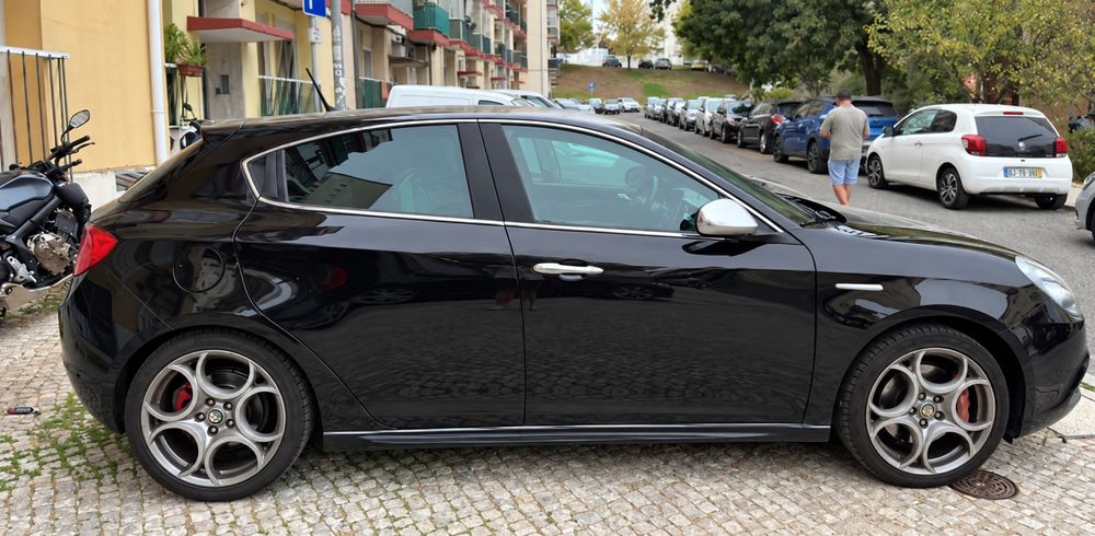 Alfa Romeo Giulietta 1.4 MultiAir 170cv | CarPlay | LED | Câmara | Cruise Control