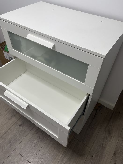 Movel branco ikea usado com algumas imperfeições