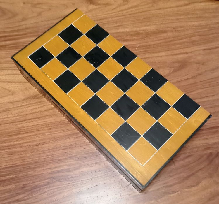 Jogo de xadrez em caixa/tabuleiro