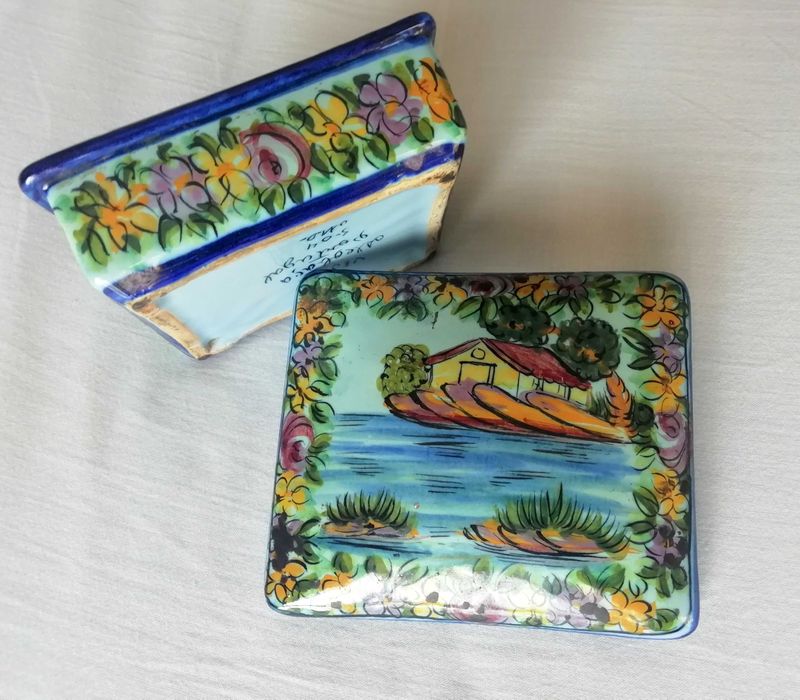 Caixa ou guarda joias antigo em faiança de Alcobaça Vestal