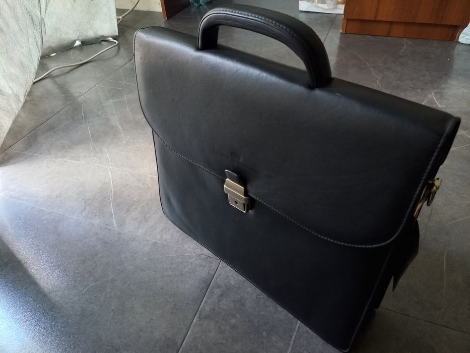 Продам чорний шкіряний портфель Luciano Carvari в Дніпрі