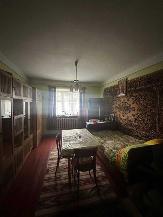 Власник.Продам будинок в центрі монастириська біля школи жилий стан