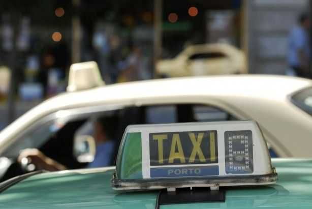 Cede-se Licenca de Taxi no ~Porto
