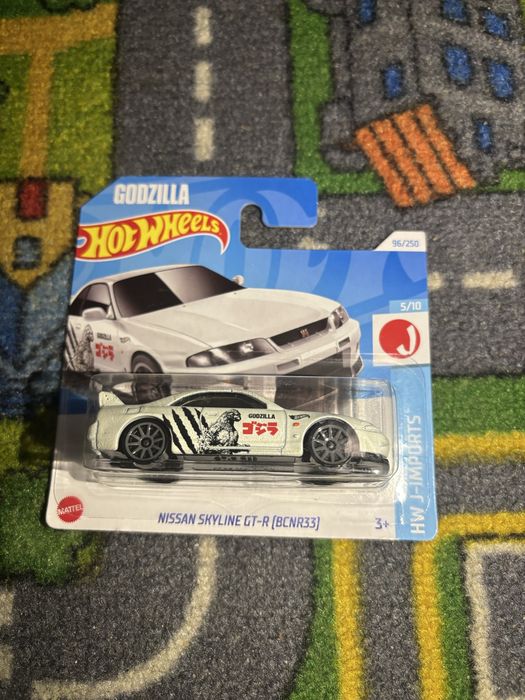 Hot Wheels Nissan Skyline GT-R R33 Godzilla  ( bialy i czarny)