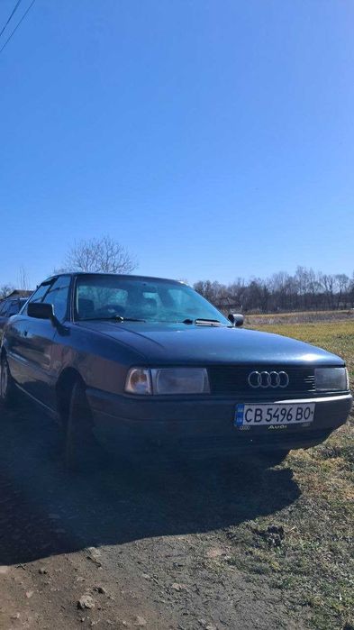 Продаю Ауди 80 в В3 кузові, машина доглянута з комплектом титанів на літній гумі. Торг присутній !!!