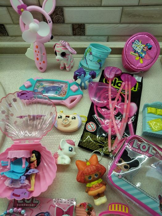 Іграшки для дівчинки