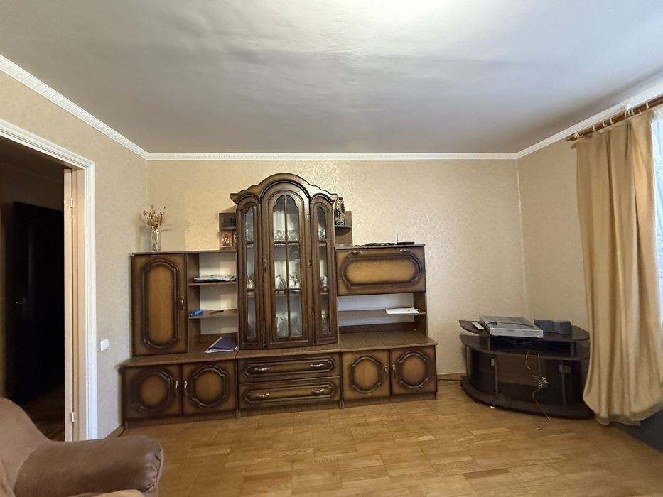 Здається чудова 3 кімната квартира по вулиці Брацлавська.