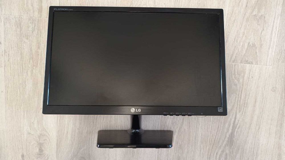 Монітор LG flatron e2242c
