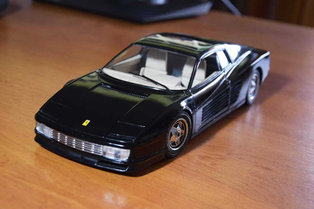 Ferrari Testarossa Preto 1/18 (Raro)