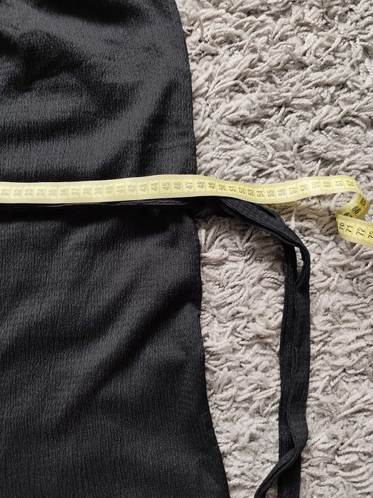 Elegancki czarny kombinezon na ramiączkach  szerokie nogawki