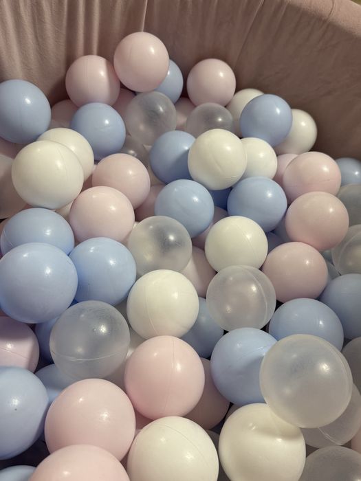 Сухий басейн з кульками