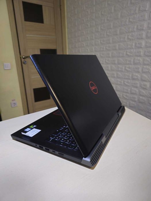 Ноутбук DELL Inspirion P72F 16" Core I7-7700/16Gb/SSD 256Gb/GTX1060