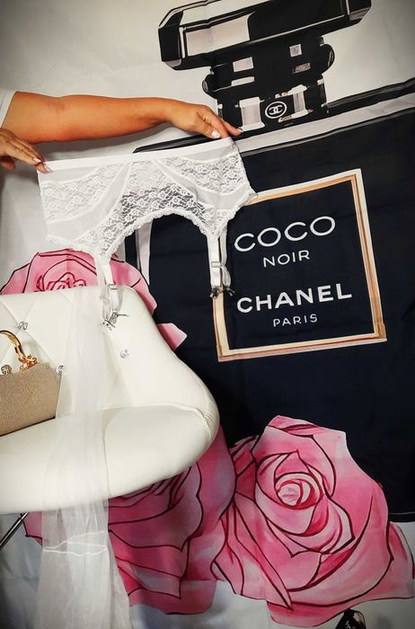 pończochy nylonowe biale plus pas z bialej koronki