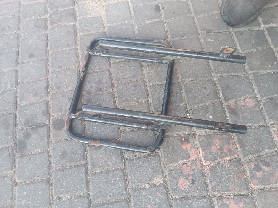 Stelaż pod kufer centralny motocyklowy