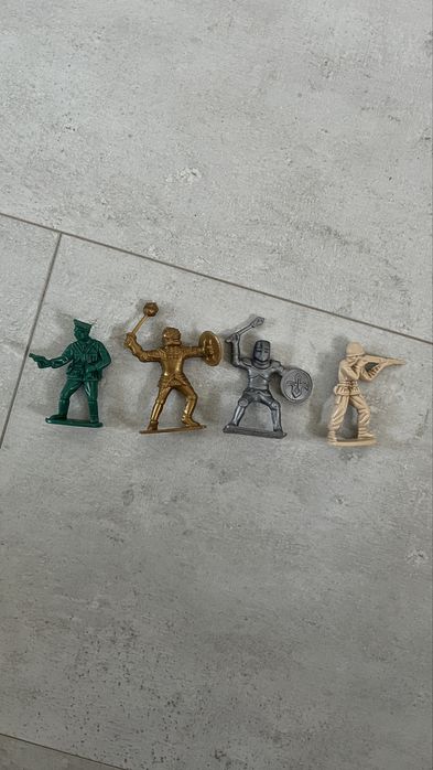 Zestaw żołnierzyków + dodatkowe figurki