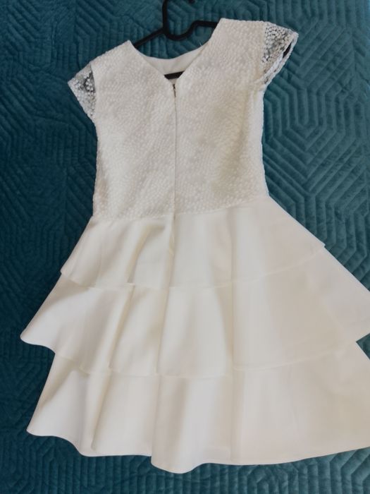 Sukienka  biała z falbankami