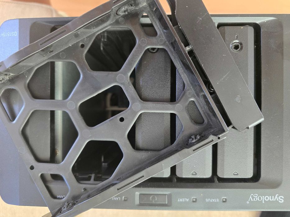 Synology DiskStation DS1515+ NAS 5-Bay – Excelente Estado