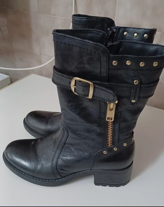 Botas pretas de couro