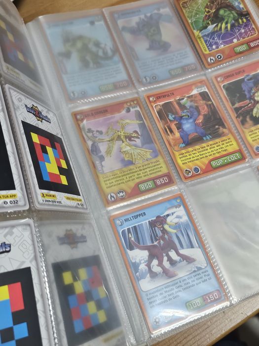 Álbum e cartas Invizimals