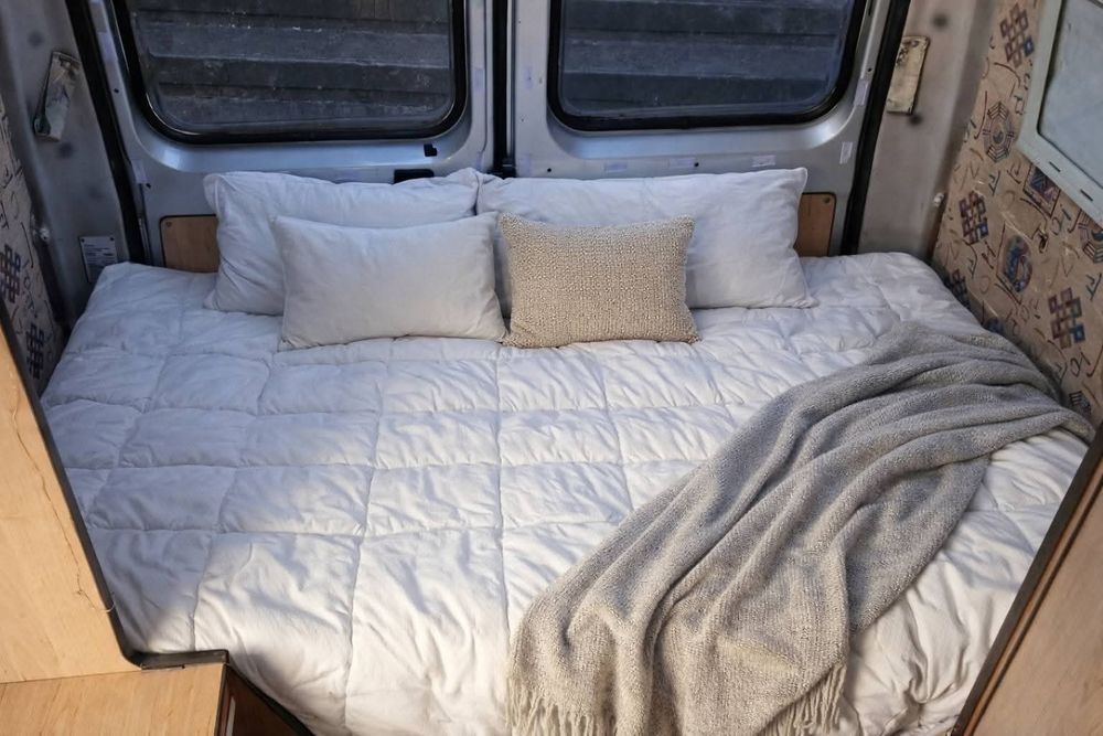 Autocaravana Excelente Oportunidade
- 2 paineis solares novos de 130w