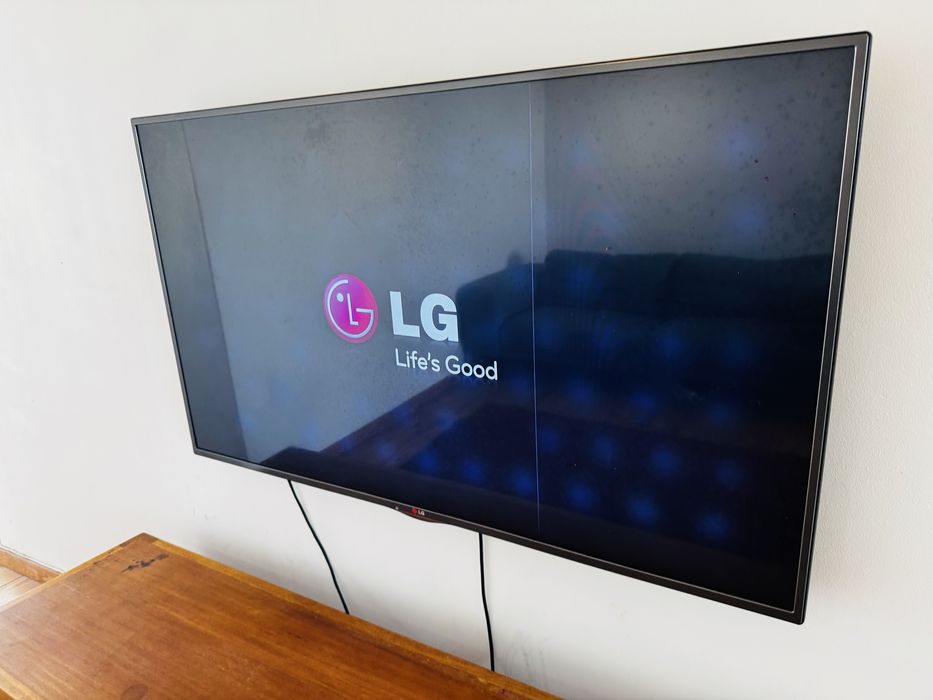 LCD LG – 140x70cm. A funcionar