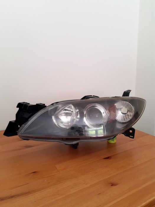 Faróis Ópticas Mazda 3 sedan 2008