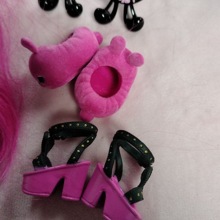 NaNaNa Ultimate Surprise, materiałowa lalka