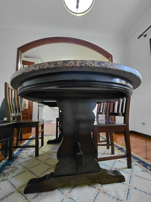 Mesa de cozinha em granito e madeira de castanheiro