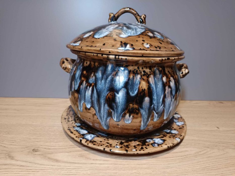 Terrina Artesanal em Cerâmica Vidrada com Prato