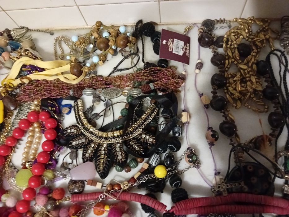 Conjunto de 65 Colares