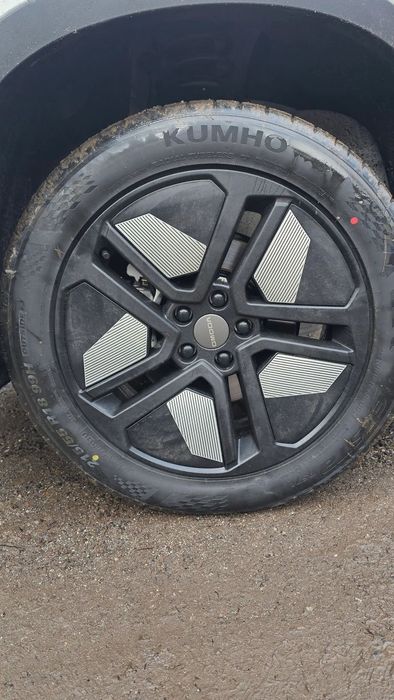 Prawie nowe oponki z salonu Omoda