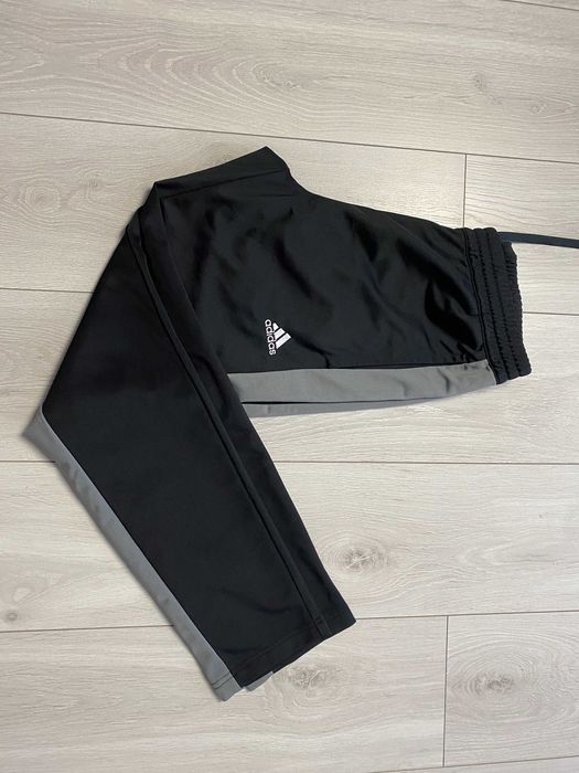 ADIDAS r.S oryginalne spodnie sportowe męskie stan BDB jak nowe