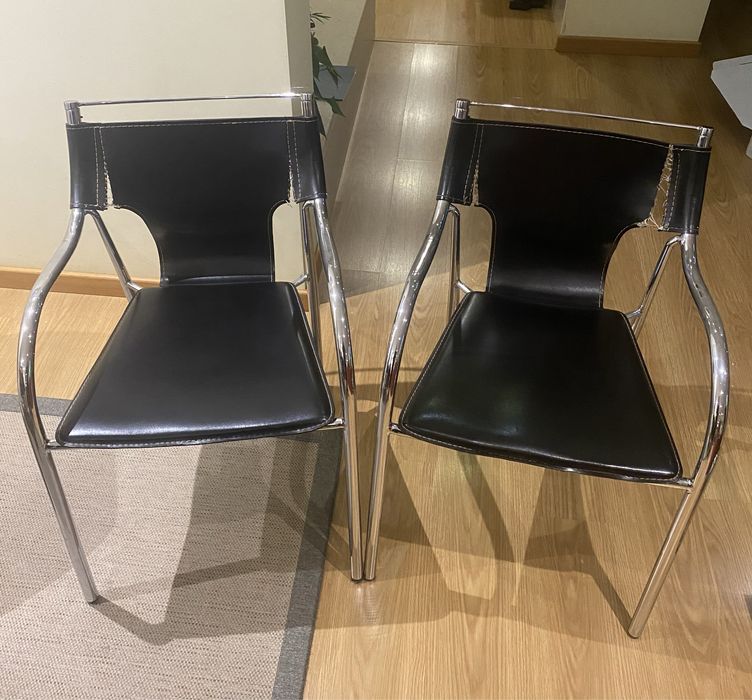 Par de cadeiras de escritório em napa. 10 euros cada.
