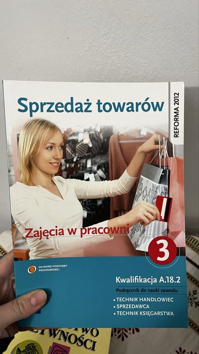 Sprzedaz towarow zajecia w pracownik 3
