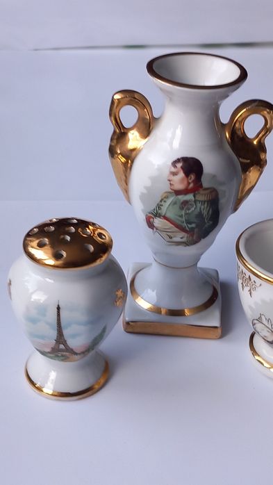 Zestaw francuskich porcelanowych bibelotów