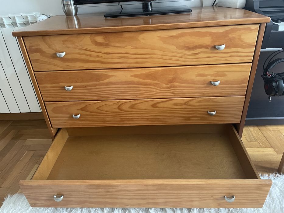 Cómoda em madeira