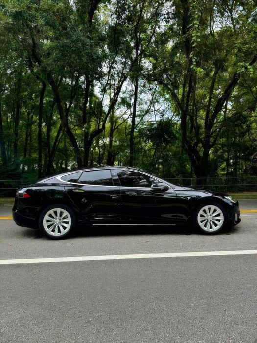 Tesla Model S      2017