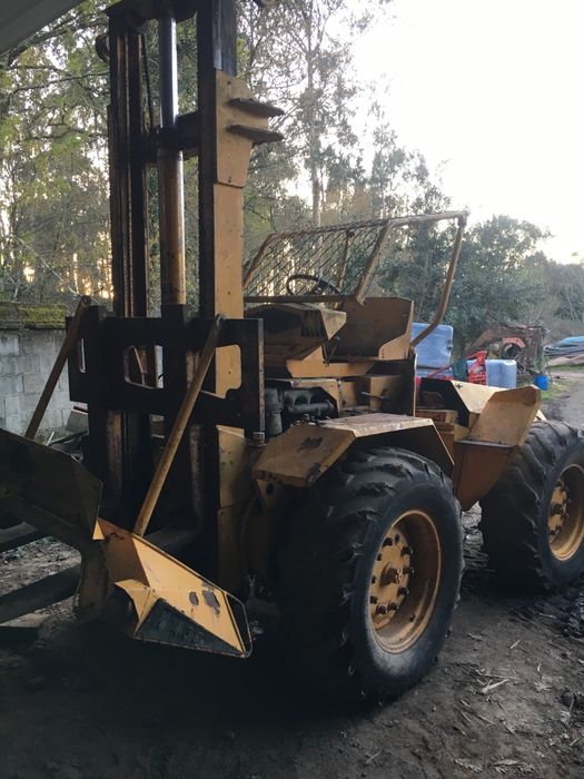 Empilhador 4x4 articulado