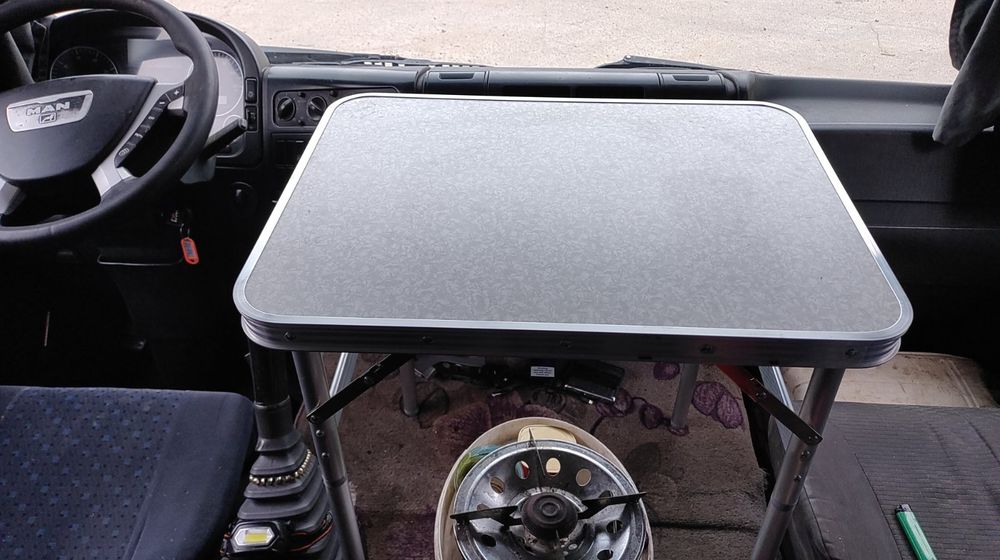 Столик для грузовика (трака, фуры) размером 60 х 45см высота 60/30см