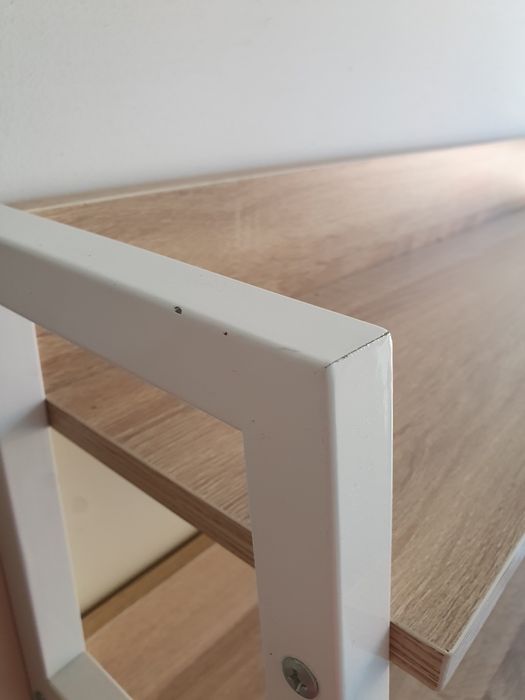 Zestaw mebli biurko i regał