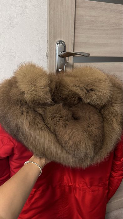 Продам парку червону